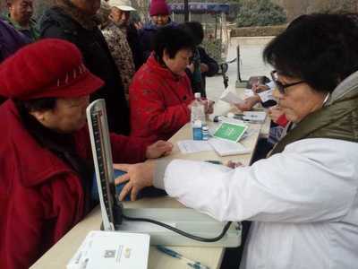 愛心義診進社區(qū)，健康服務暖人心——牌樓街道雅園社區(qū)開展便民健康咨詢活動